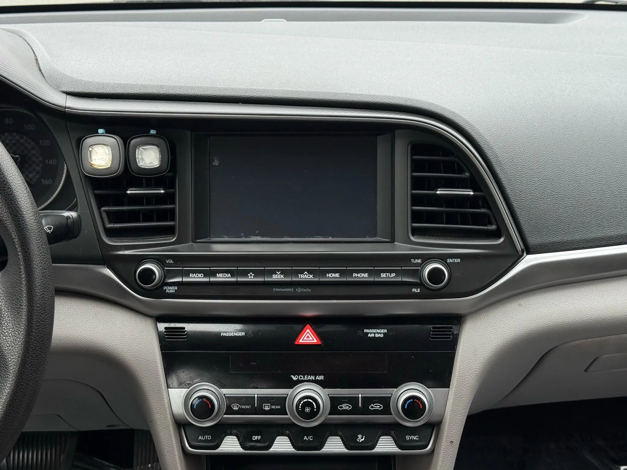 Used 2020 Hyundai Elantra SEL image 32