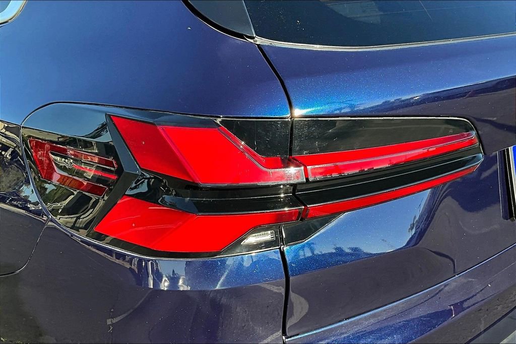 Used 2024 BMW X5 xDrive50e w/ Premium Package image 23