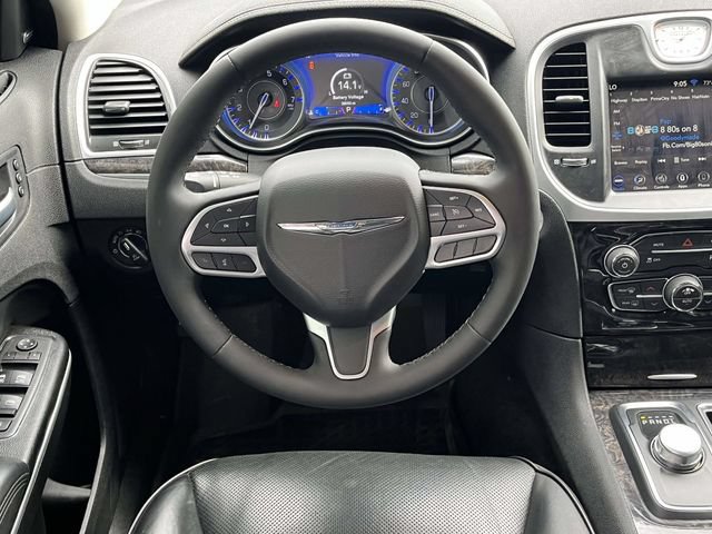 Used 2023 Chrysler 300 Touring L w/ Comfort Group RWD image 17