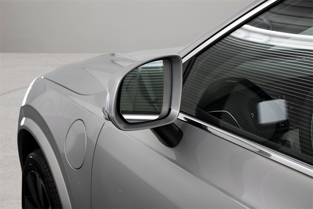 Certified 2025 Volvo XC90 T8 Plus w/ Protection Package Premier image 10