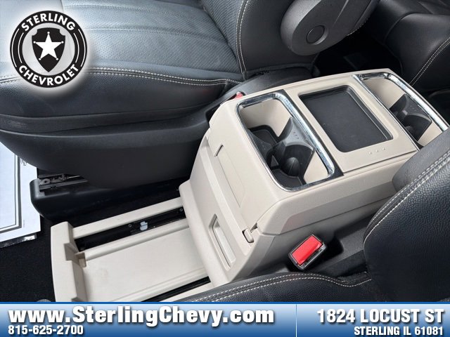 Used 2015 Chrysler Town & Country Touring-L w/ Driver Convenience Group image 25