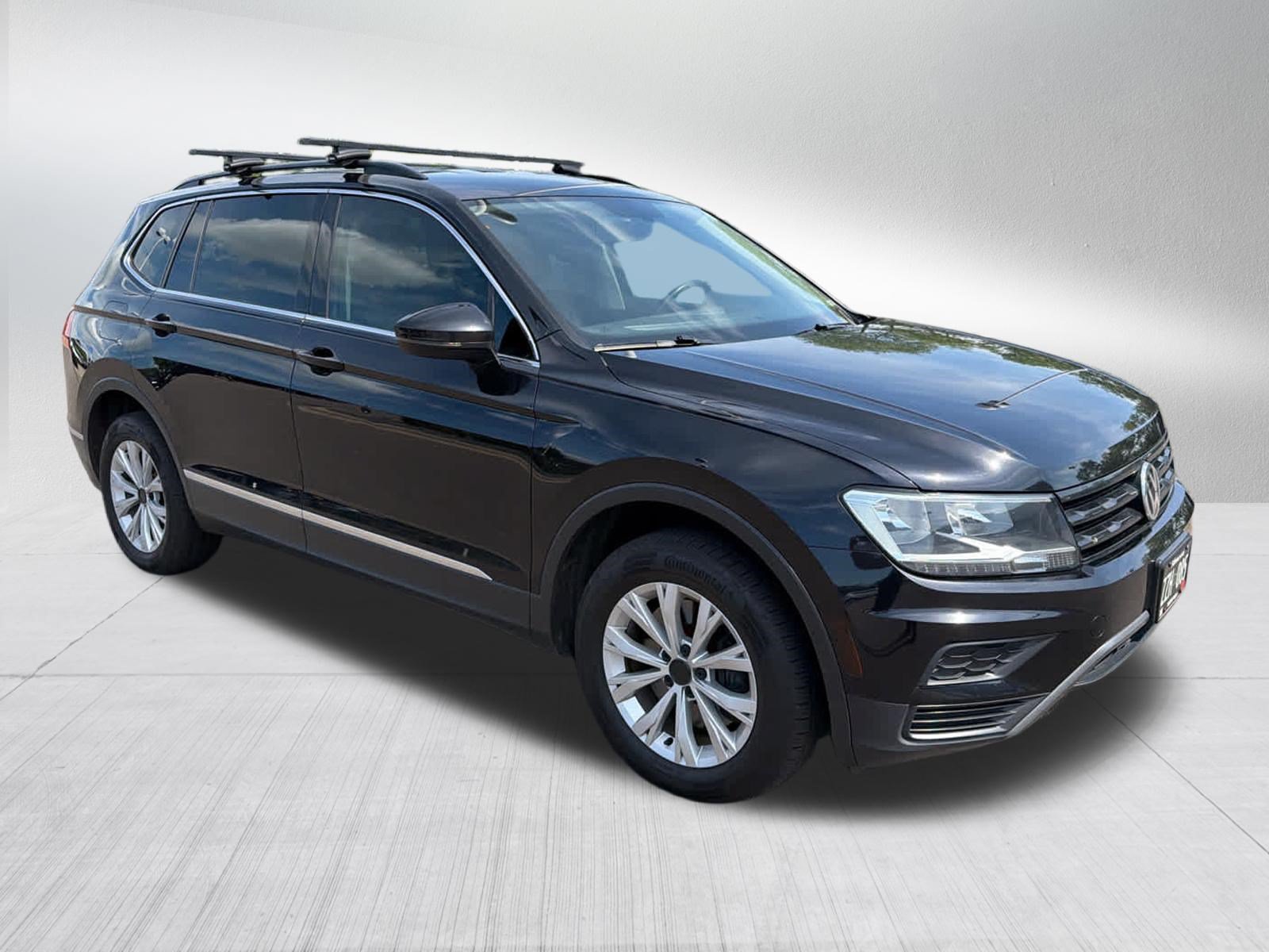 Used 2018 Volkswagen Tiguan SE AWD/4WD image 3