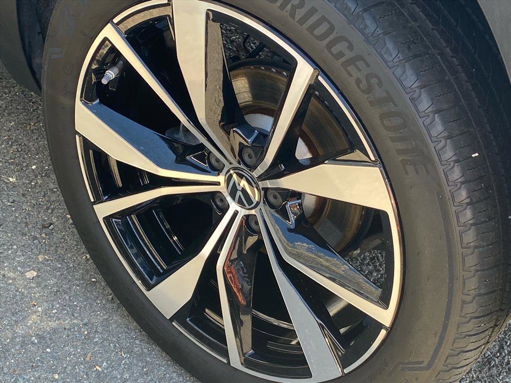 Certified 2024 Volkswagen Atlas Cross Sport SEL Premium R-Line image 24