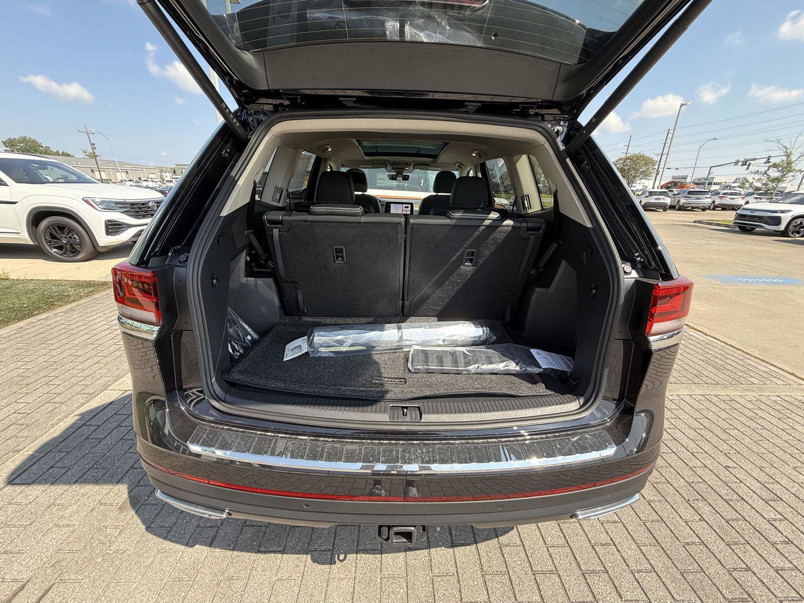 New 2026 Volkswagen Atlas SE image 10