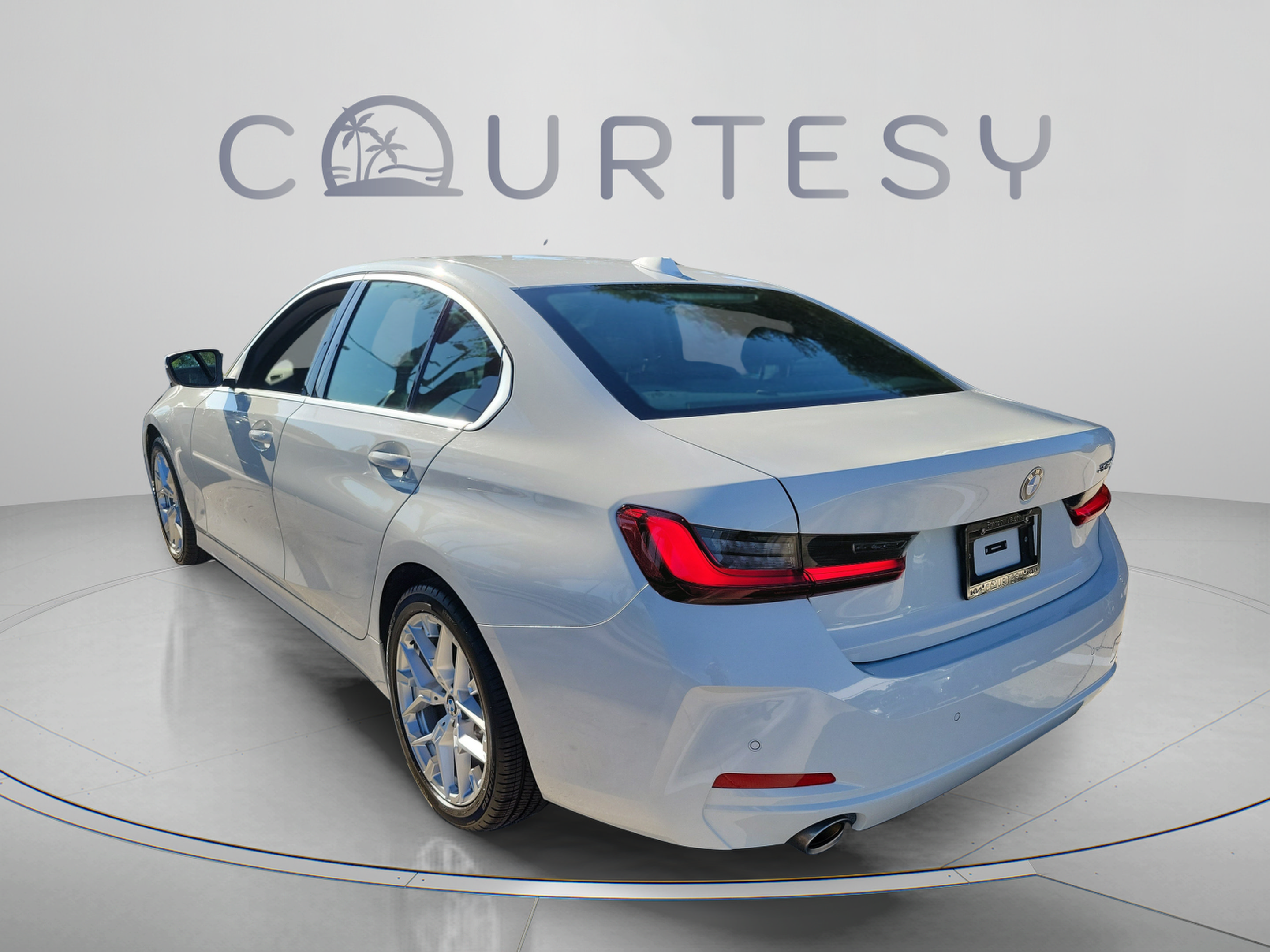 Used 2025 BMW 330i Sedan RWD image 2
