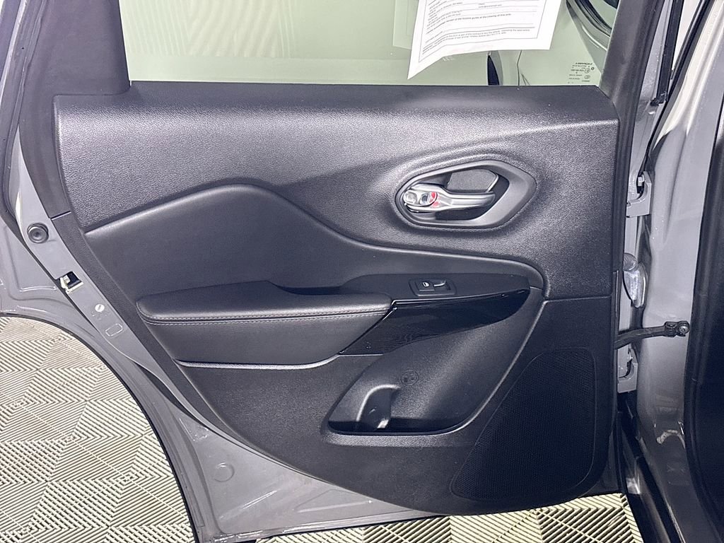 Used 2023 Jeep Cherokee Altitude Lux image 19