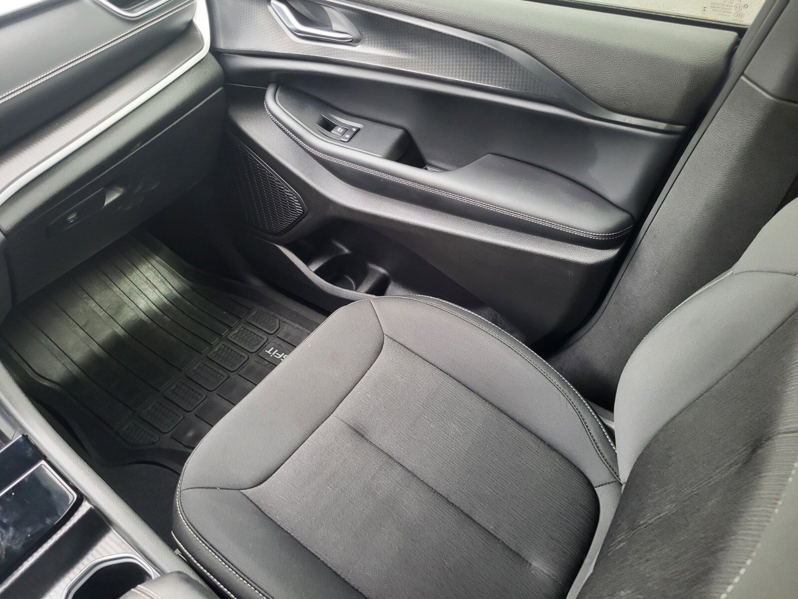 Used 2025 Jeep Grand Cherokee L Laredo w/ Luxury Tech Group I image 16