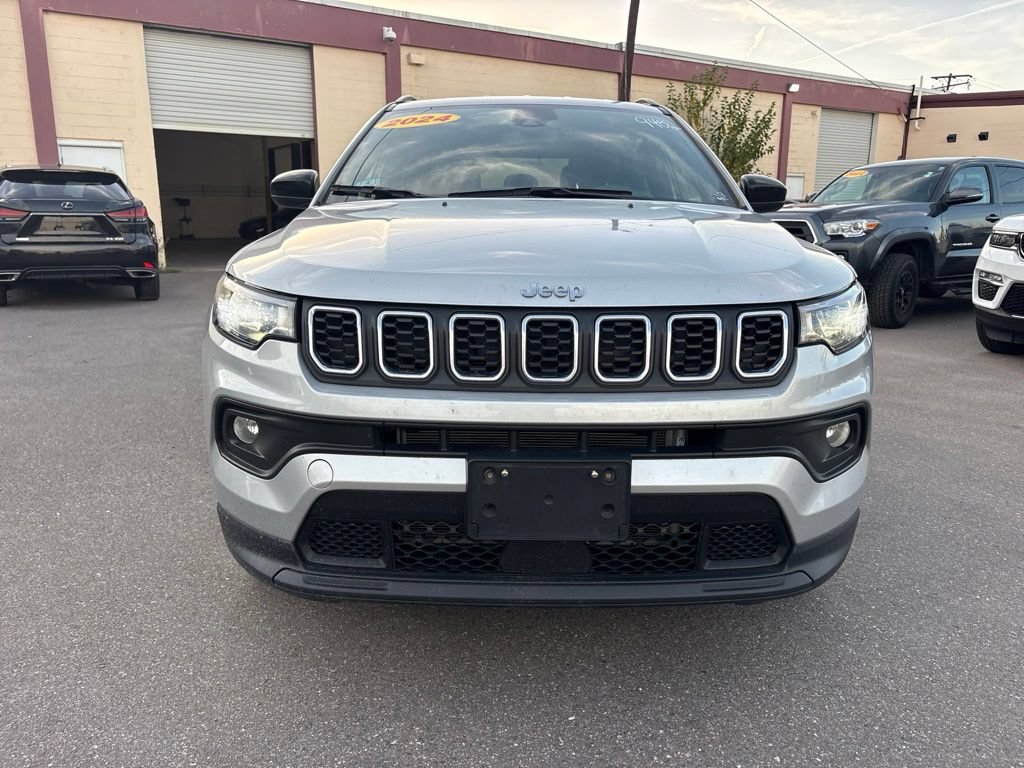 Used 2024 Jeep Compass Latitude AWD/4WD image 8