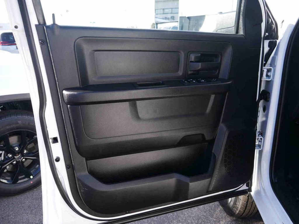 Used 2018 RAM 3500 Tradesman w/ Chrome Appearance Group image 25