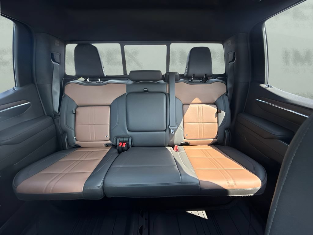 Used 2023 Chevrolet Silverado 1500 High Country AWD/4WD image 6