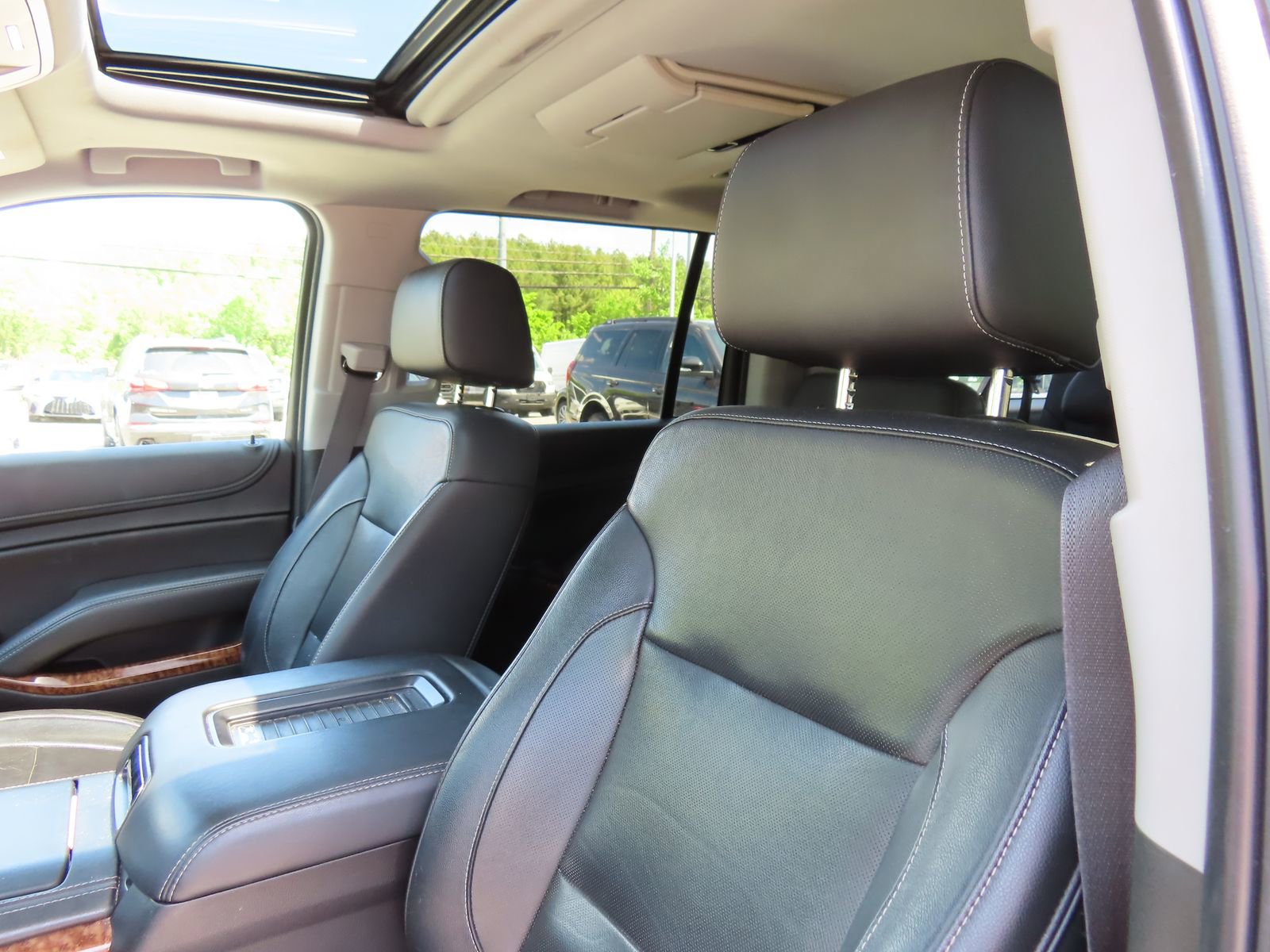 Used 2017 Chevrolet Suburban Premier AWD/4WD image 30