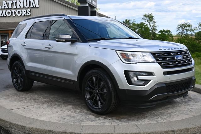 Used 2017 Ford Explorer XLT w/ Equipment Group 202A AWD/4WD image 3