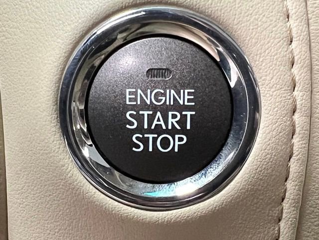 Used 2015 Lexus LX 570 4WD w/ Luxury Package image 32