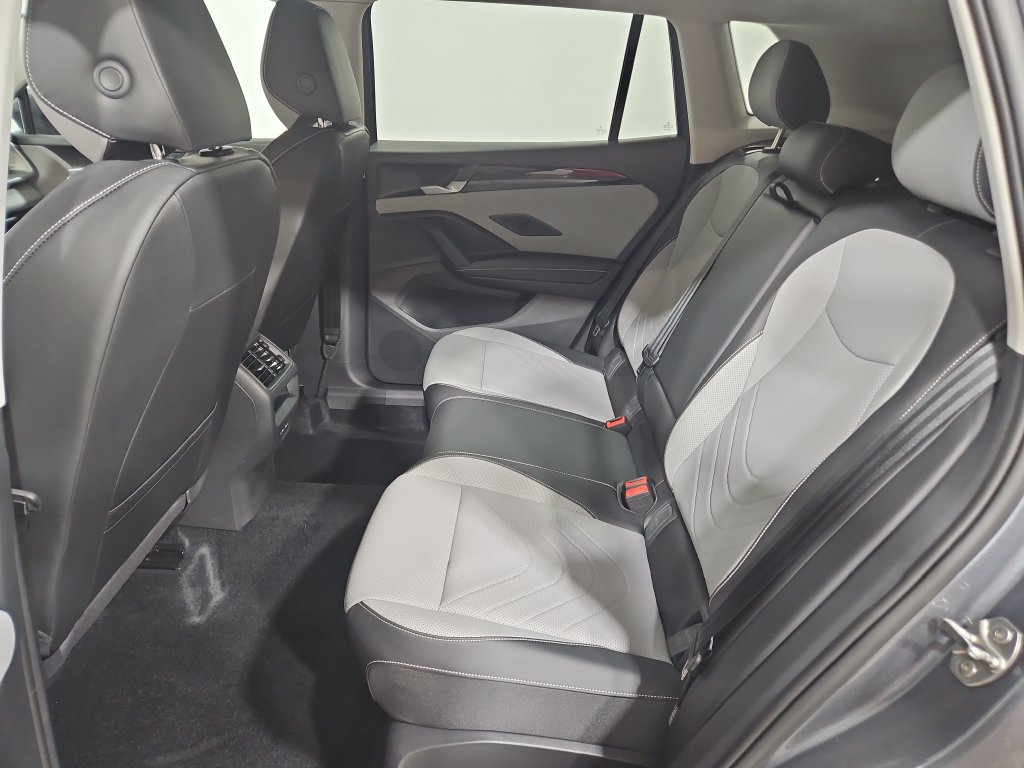 New 2026 Volkswagen Tiguan SE AWD/4WD image 24