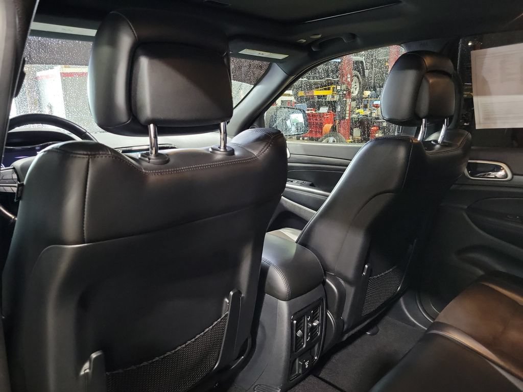 Used 2020 Jeep Grand Cherokee Altitude RWD image 11