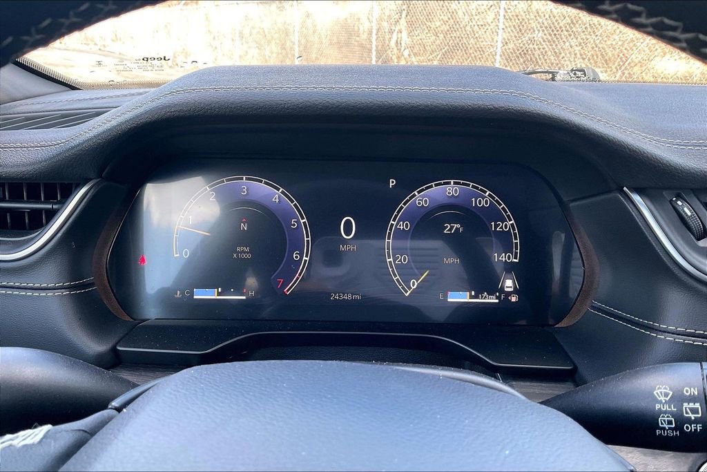 Used 2024 Jeep Grand Cherokee Limited image 16