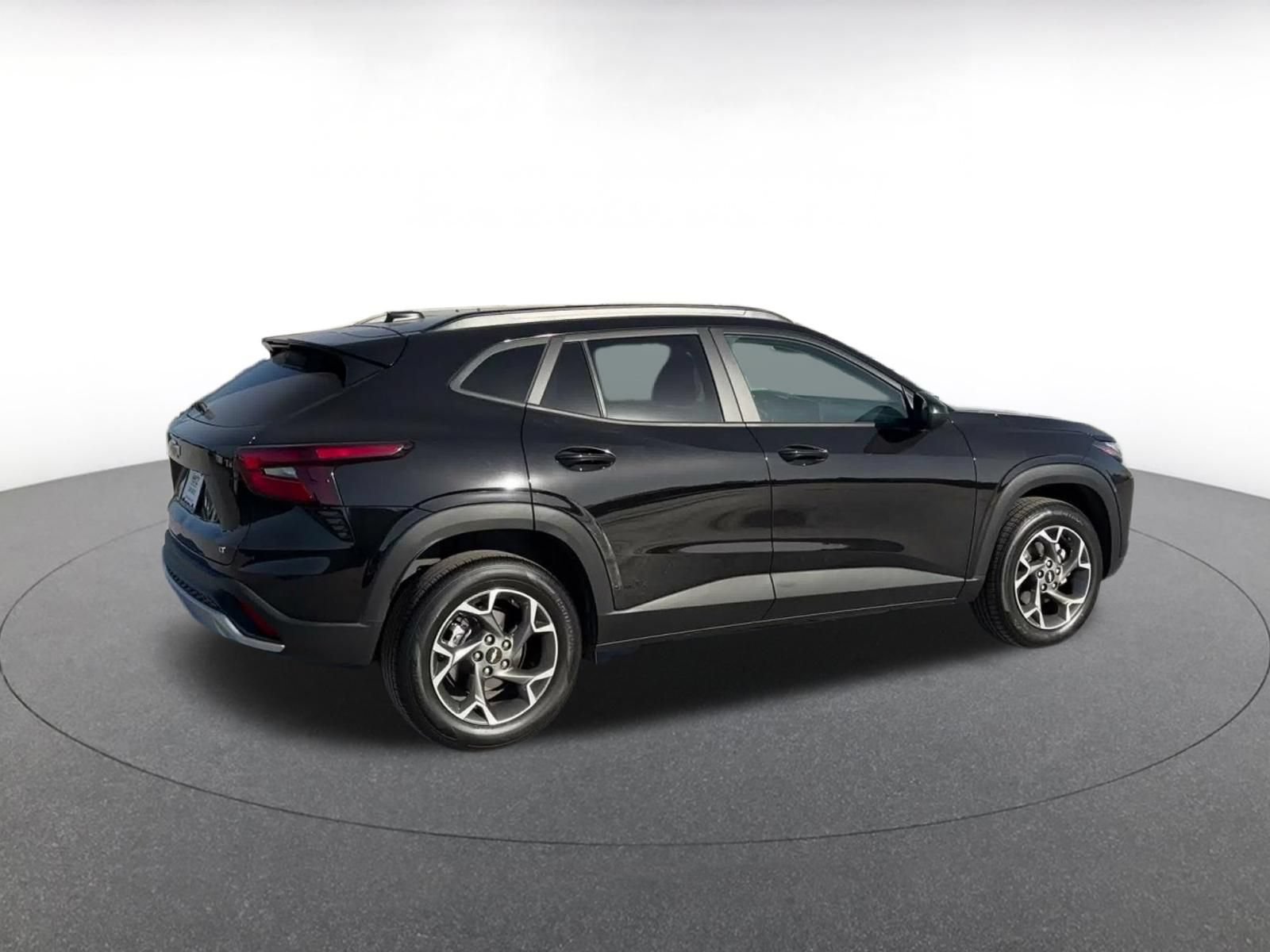 Used 2025 Chevrolet Trax LT FWD image 14