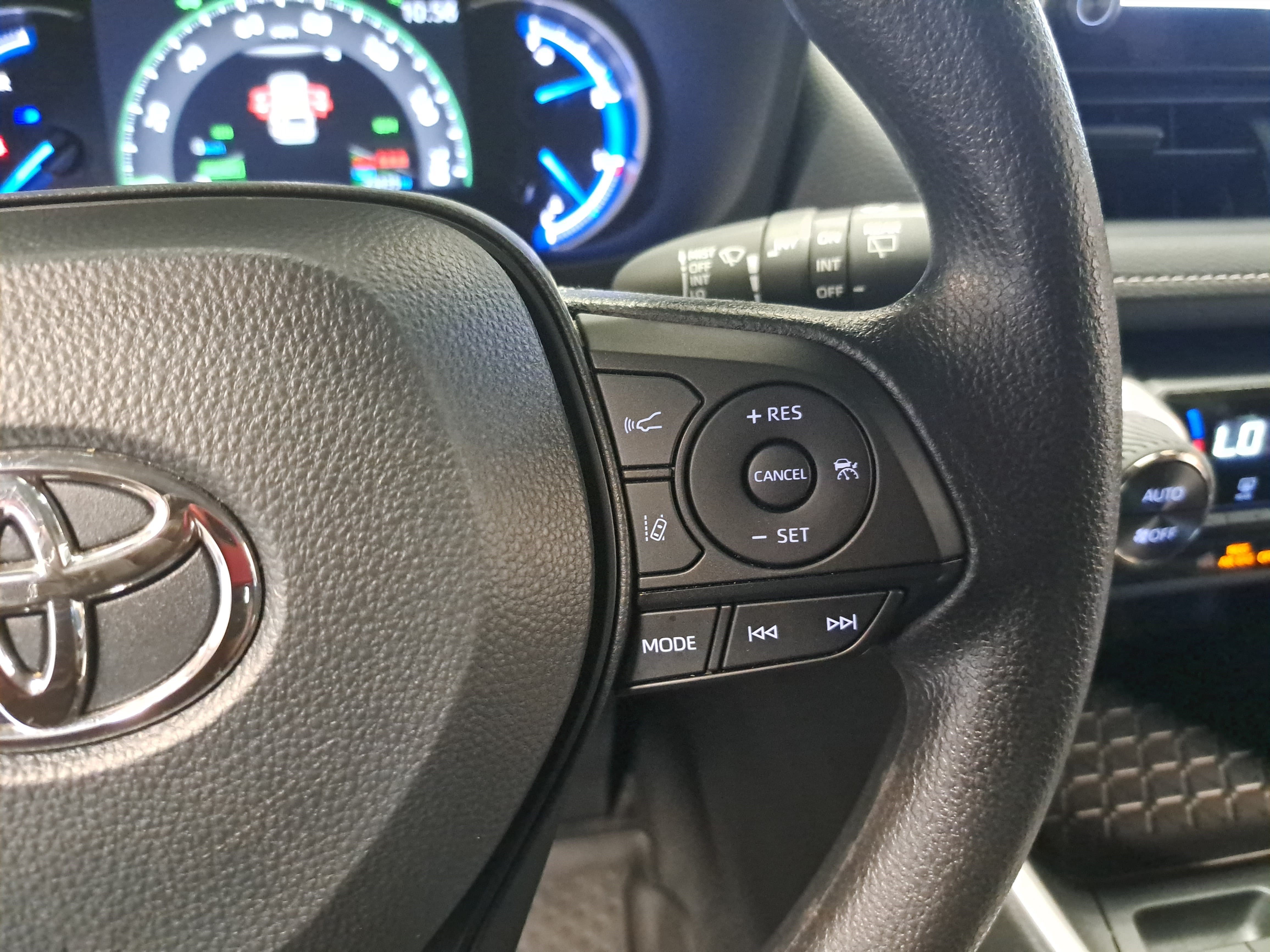 Used 2025 Toyota RAV4 XLE w/ Convenience Package AWD/4WD image 18