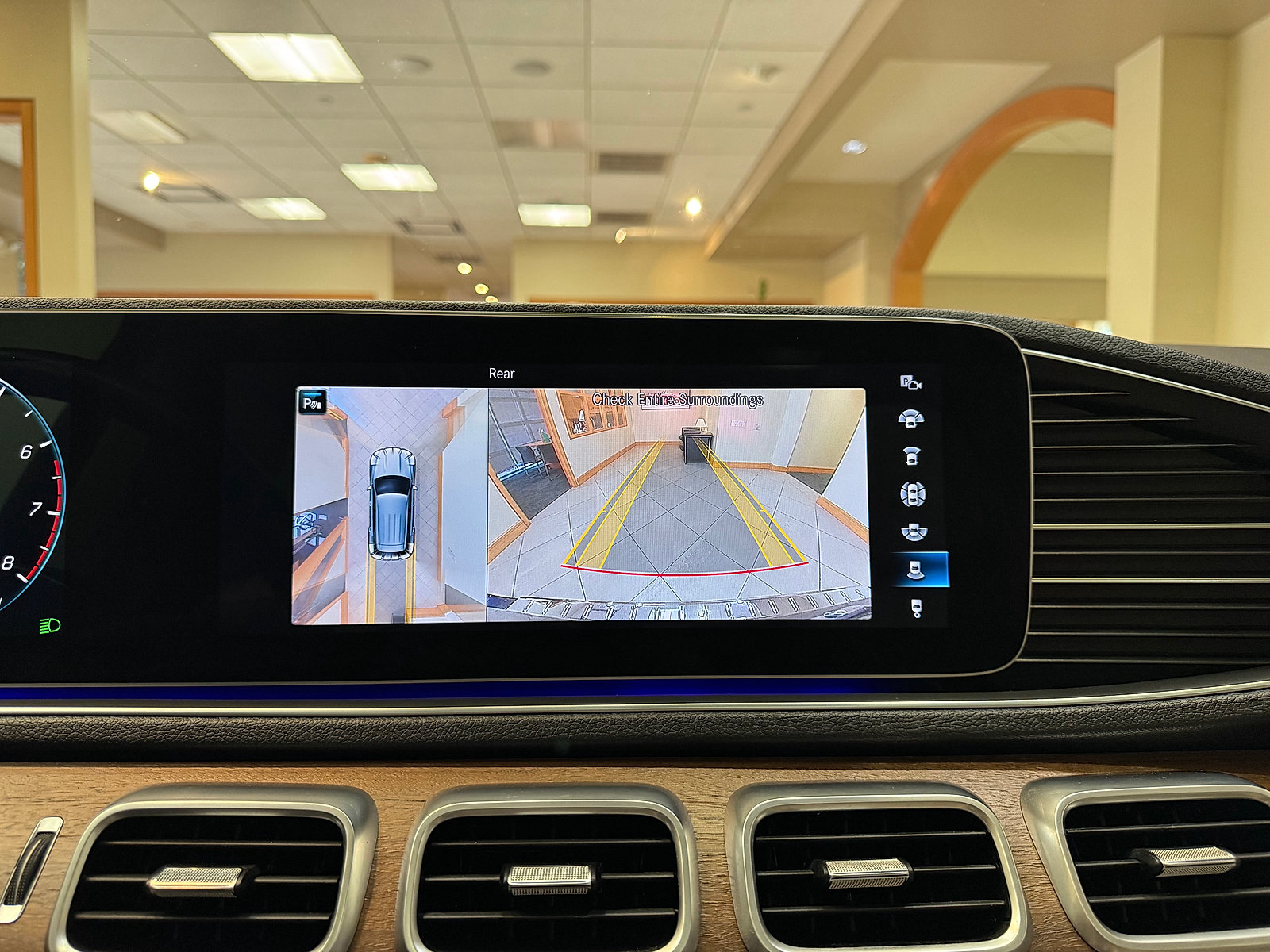 Used 2022 Mercedes-Benz GLE 350 4MATIC w/ Premium Package image 17