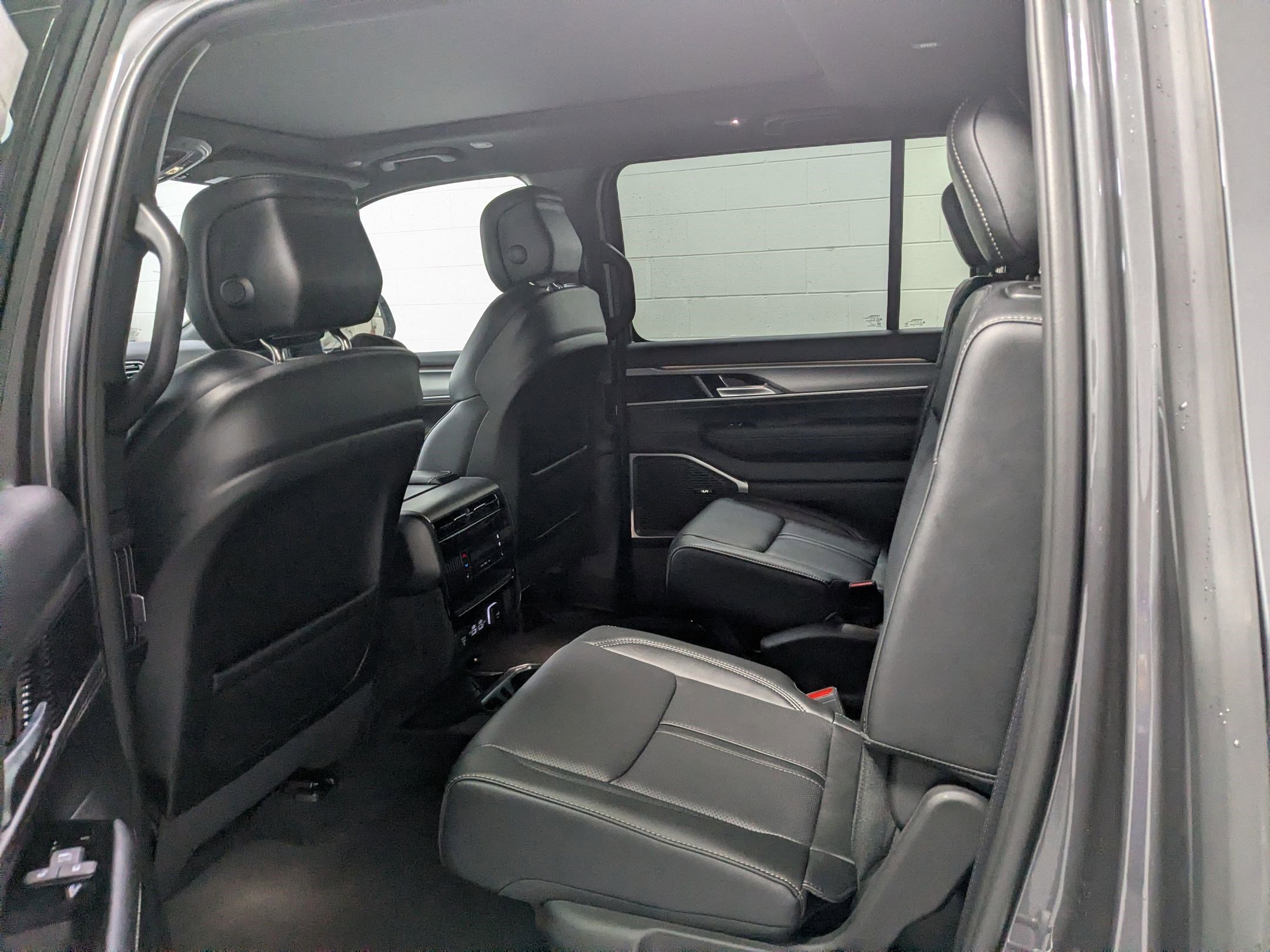 New 2025 Jeep Wagoneer Series II image 17