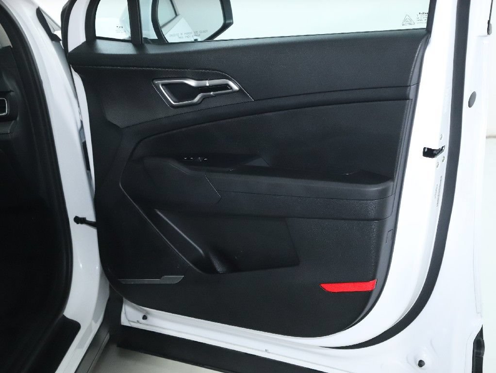 Used 2025 Kia Sportage LX FWD image 34