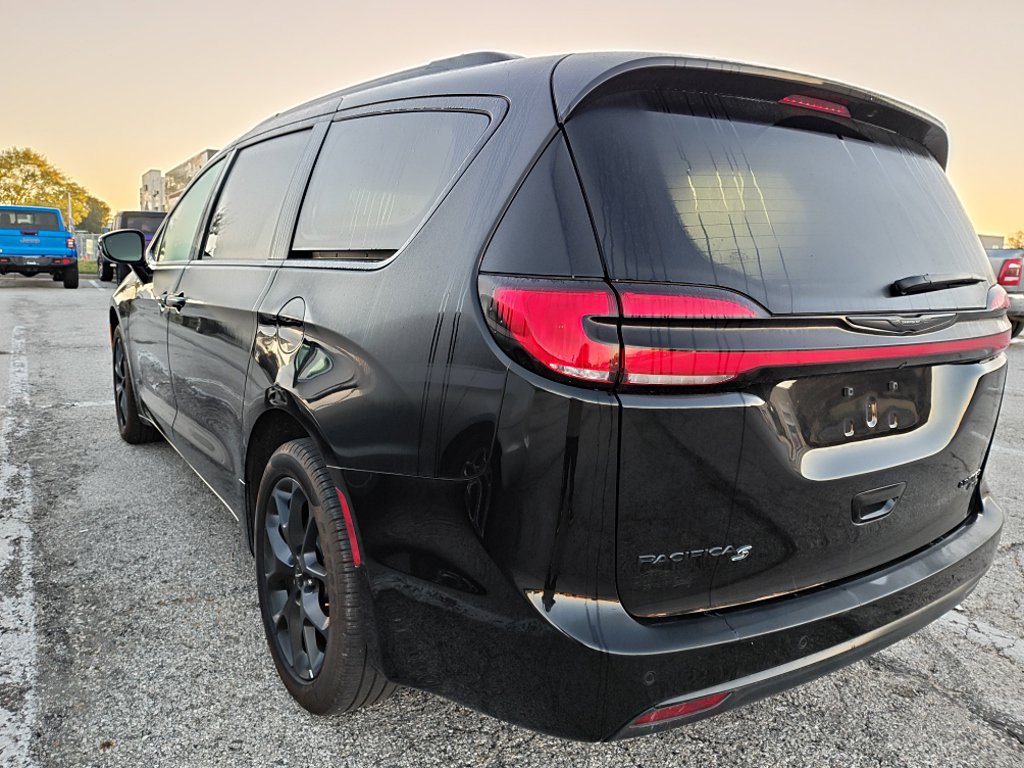 Used 2024 Chrysler Pacifica Limited w/ S Appearance Package AWD/4WD image 5