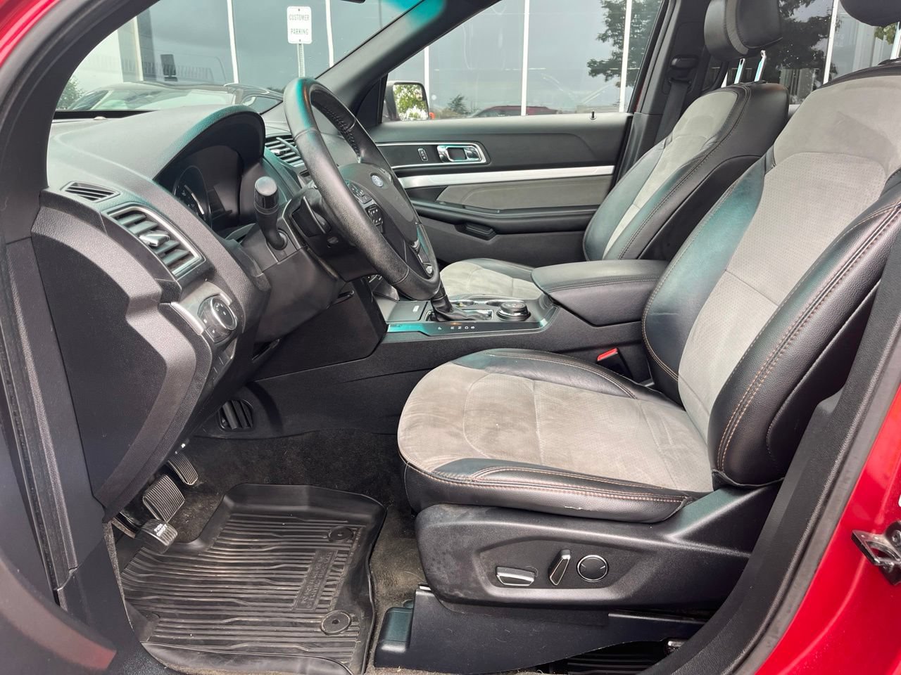 Used 2017 Ford Explorer XLT w/ Equipment Group 202A AWD/4WD image 11