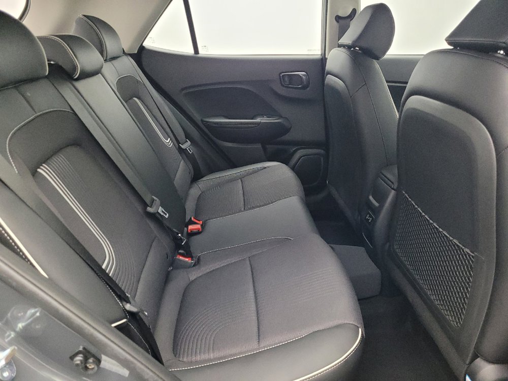 Used 2025 Hyundai Venue Limited image 19
