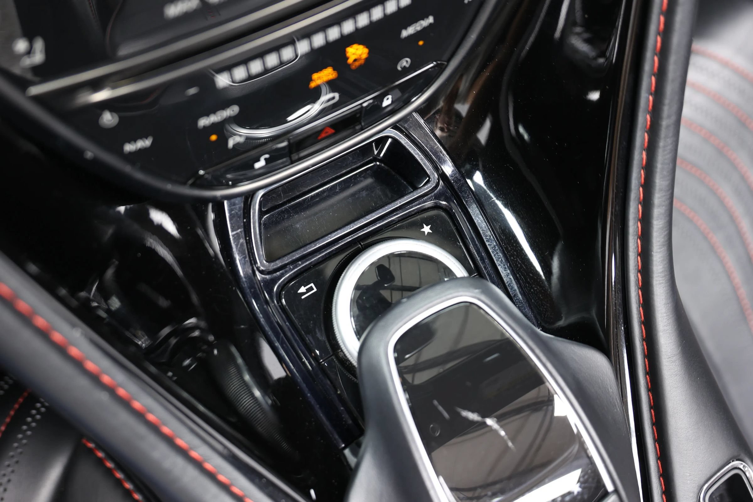 Used 2019 Aston Martin DB11 Volante RWD image 44