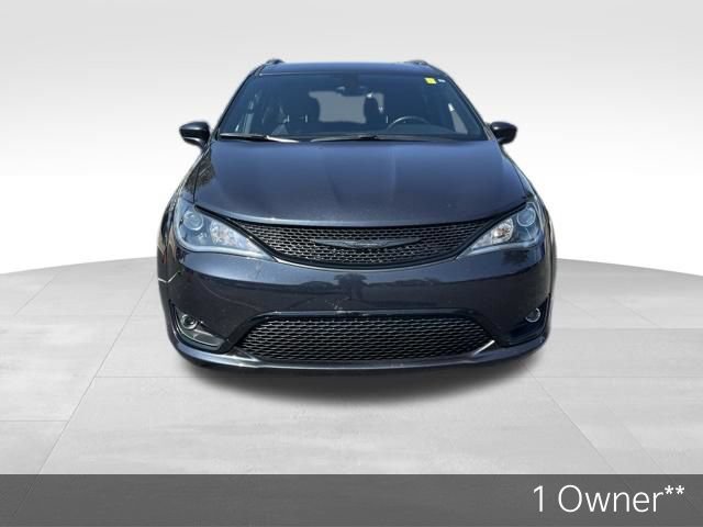 Used 2019 Chrysler Pacifica Touring Plus w/ S Appearance Package FWD image 2