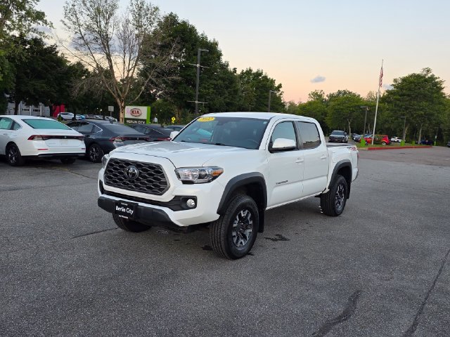 Used 2022 Toyota Tacoma TRD Off-Road AWD/4WD image 4