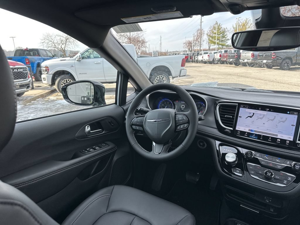 New 2026 Chrysler Pacifica Select AWD/4WD image 55