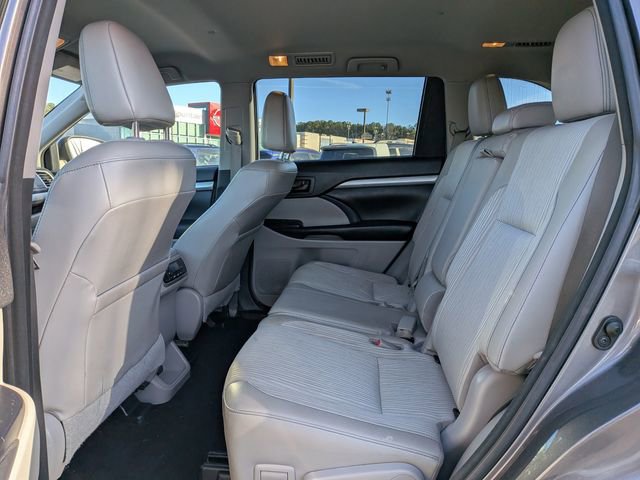 Used 2017 Toyota Highlander Plus image 9