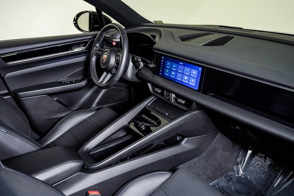 Certified 2025 Porsche Macan Electric image 14