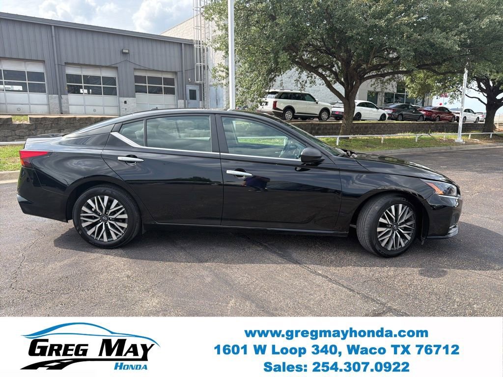 Used 2024 Nissan Altima 2.5 SV image 2