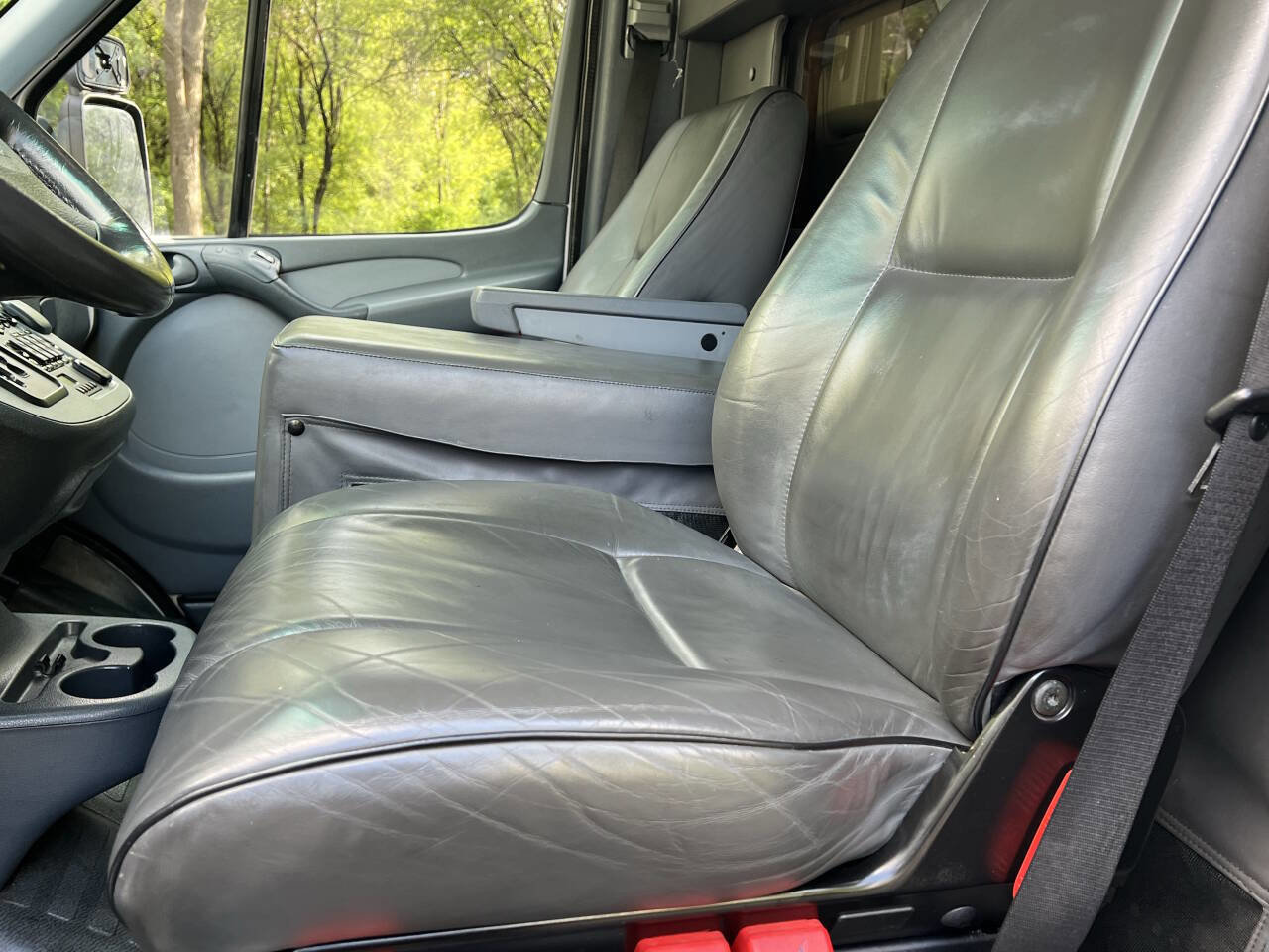 Used 2005 Dodge Sprinter 2500 w/ Cooling Group RWD image 12