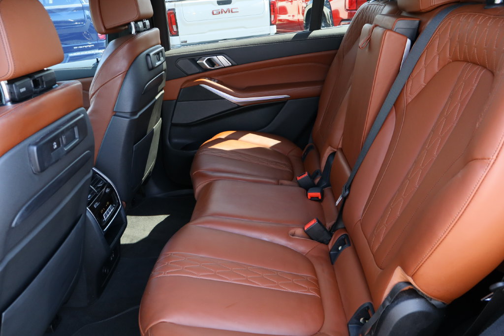 Used 2022 BMW X7 M50i AWD/4WD image 25