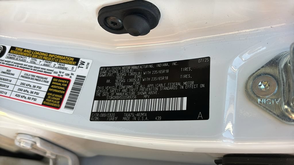 Used 2025 Toyota Highlander XLE AWD/4WD image 36