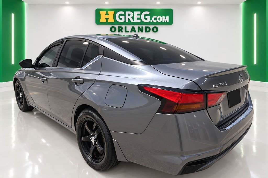 Used 2022 Nissan Altima 2.5 SR FWD image 2
