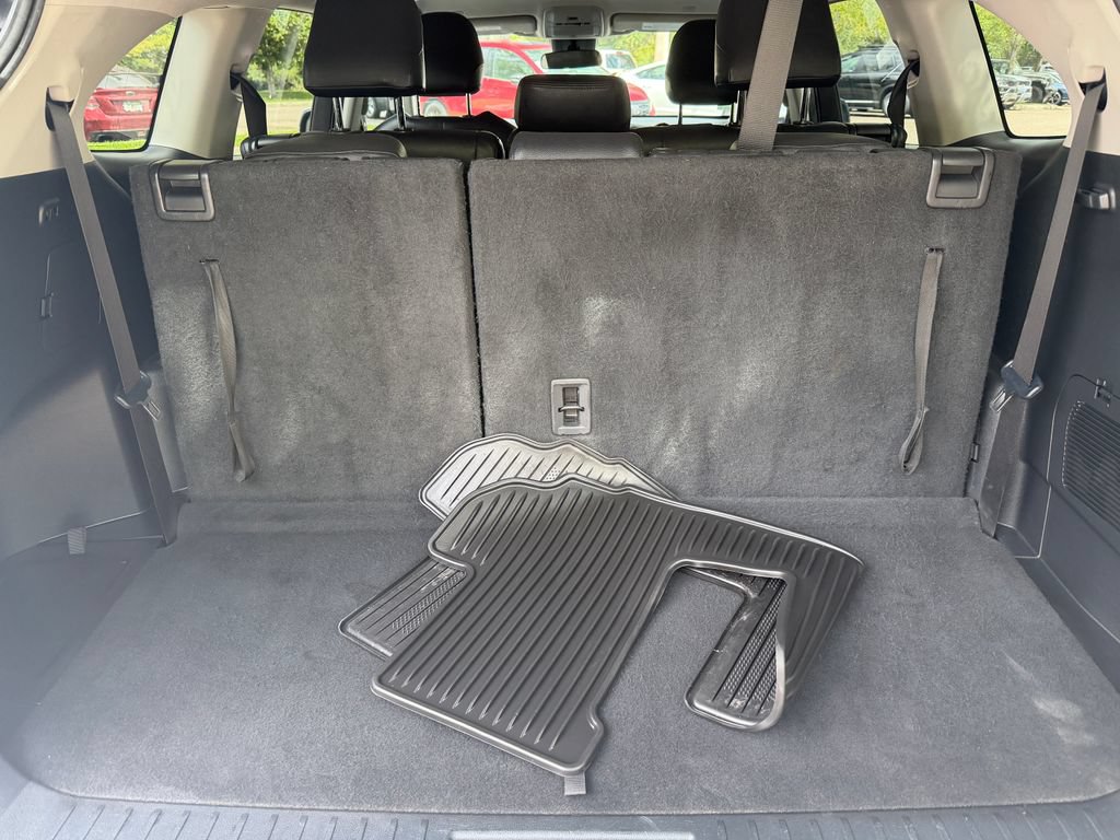 Used 2024 Toyota Highlander LE FWD image 7