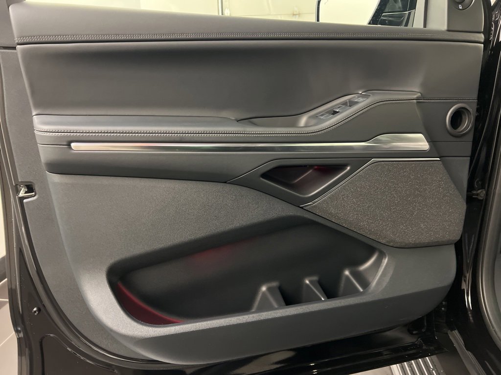 Used 2025 Lincoln Navigator Reserve w/ Jet Appearance Package image 30