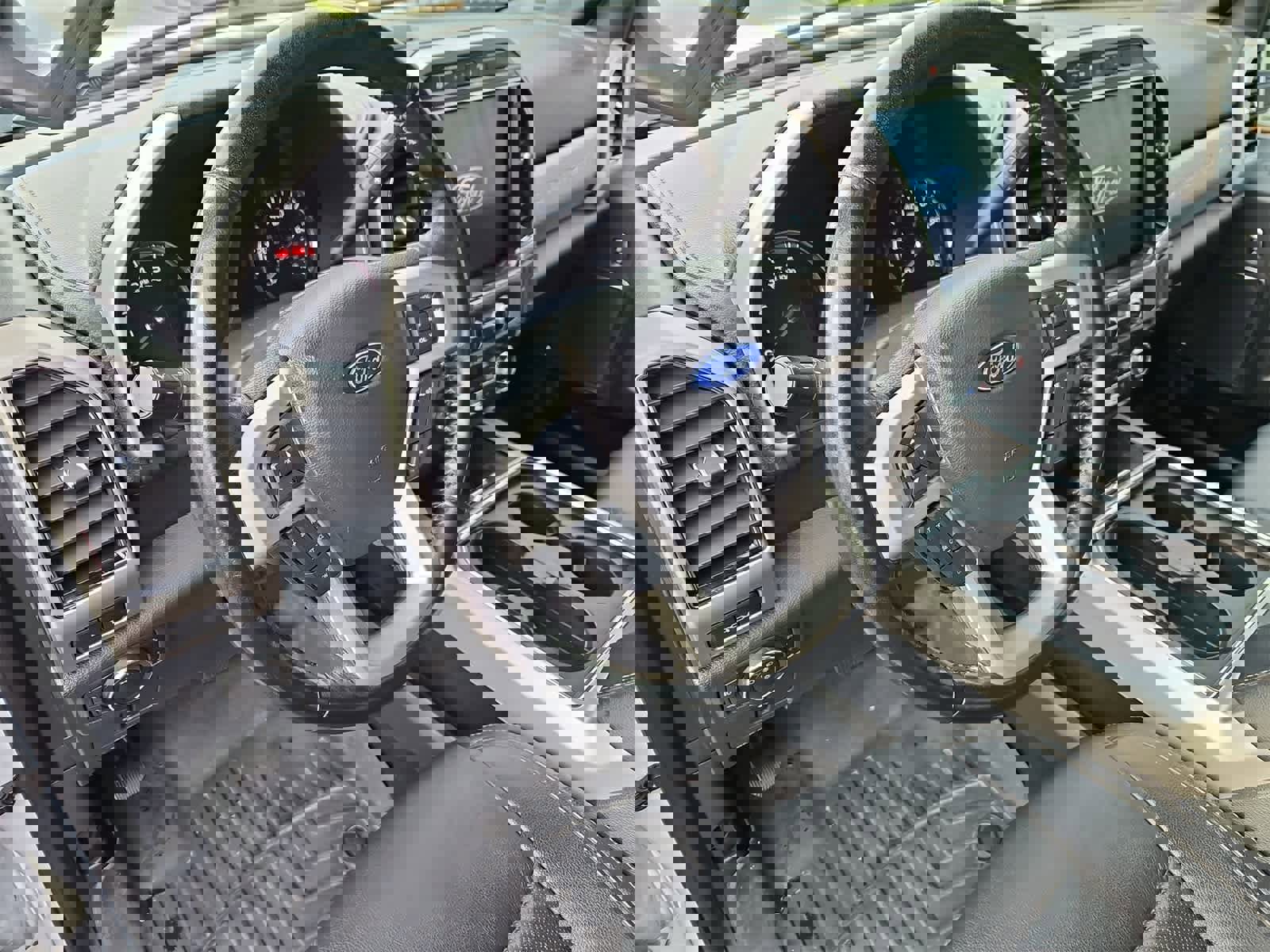 Used 2022 Ford F350 Lariat w/ FX4 Off-Road Package image 2