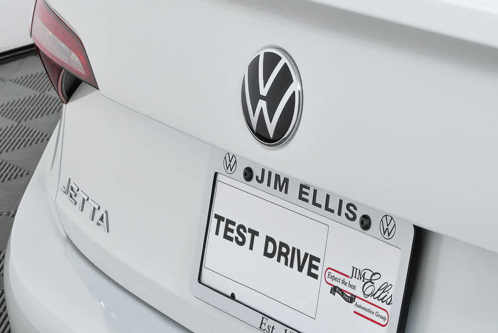 Used 2023 Volkswagen Jetta SE image 35