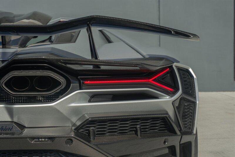 Used 2024 Lamborghini Revuelto image 56