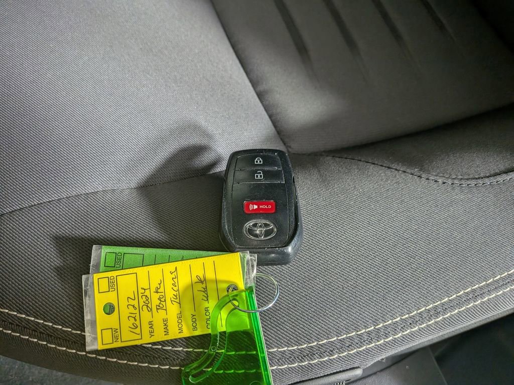 Used 2024 Toyota Tacoma TRD Off-Road image 31