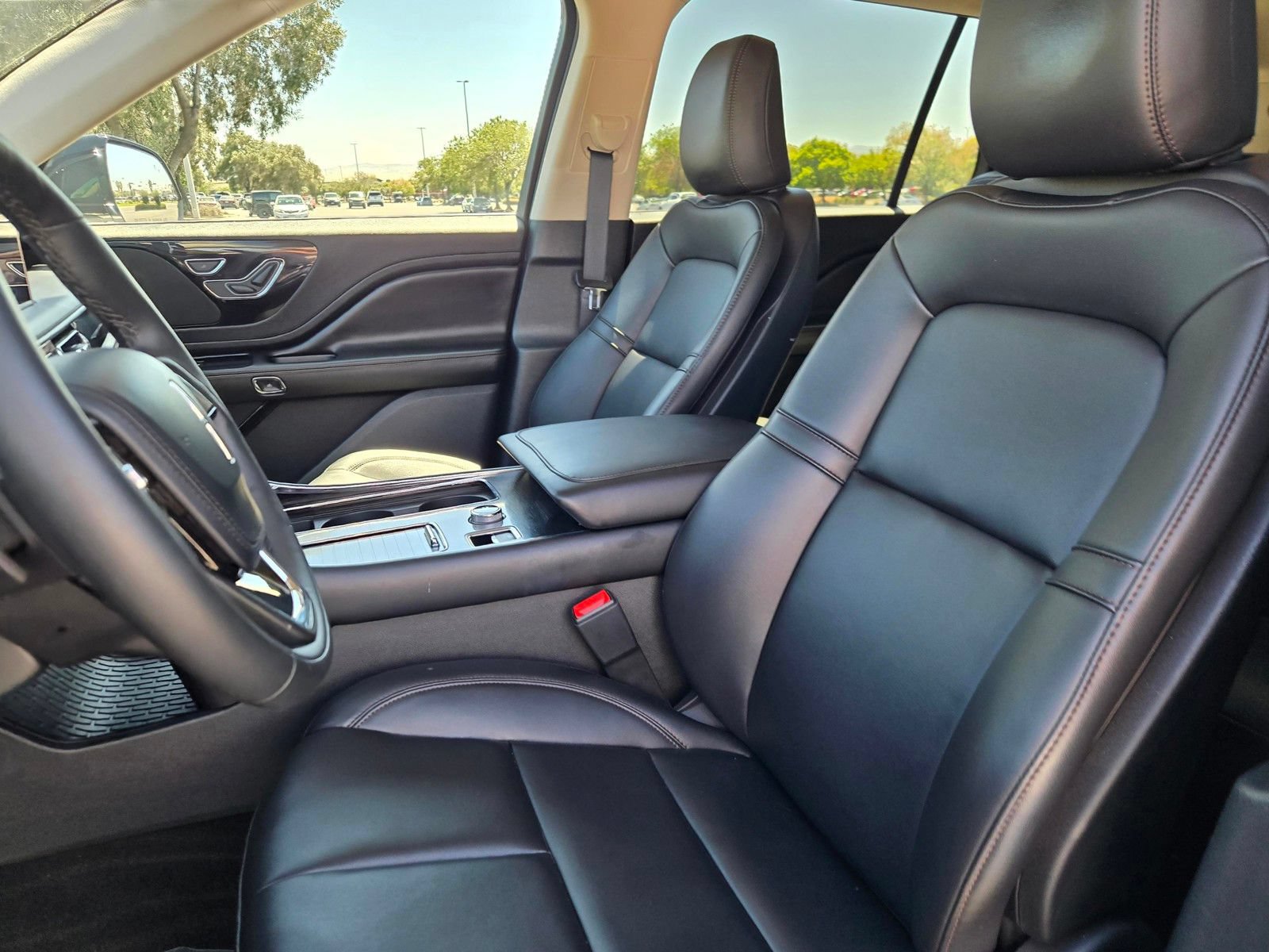 Used 2024 Lincoln Aviator 2WD w/ Premium Package image 17