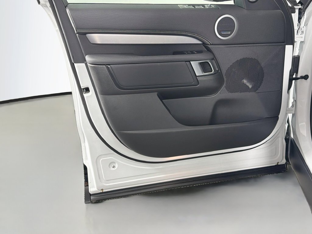 Certified 2025 Land Rover Discovery Dynamic SE AWD/4WD image 18
