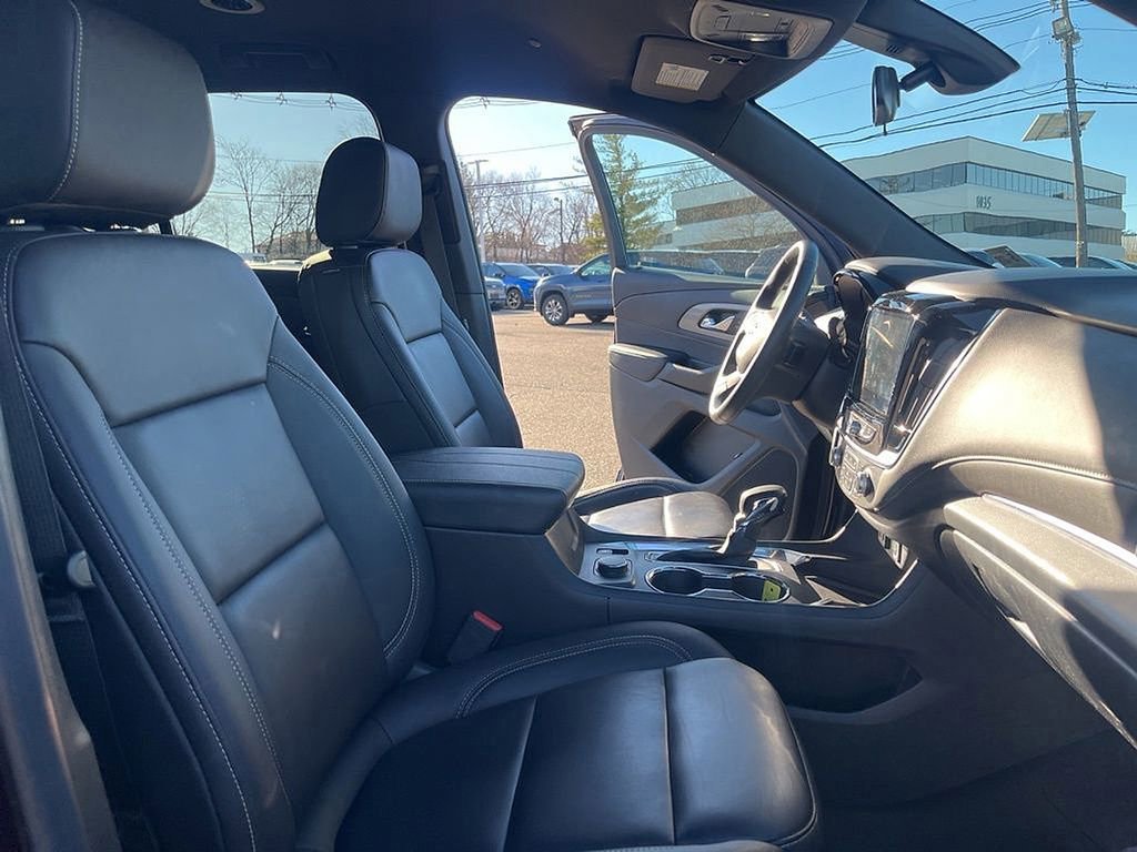 Used 2023 Chevrolet Traverse LT image 63