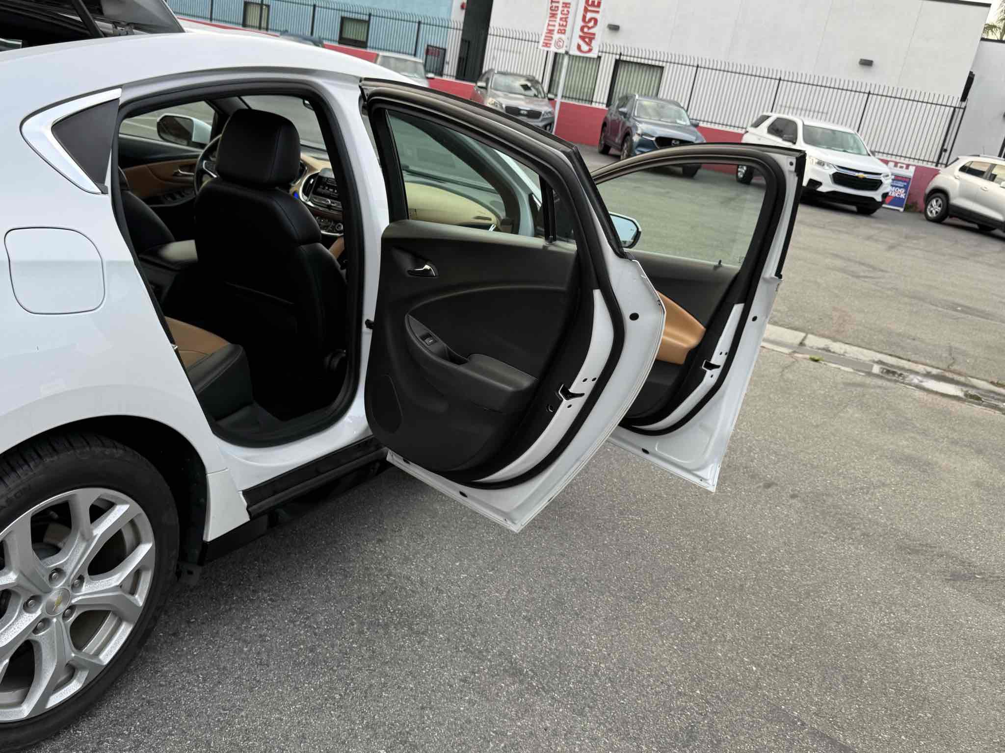 Used 2017 Chevrolet Volt Premier w/ Driver Confidence II Package FWD image 30