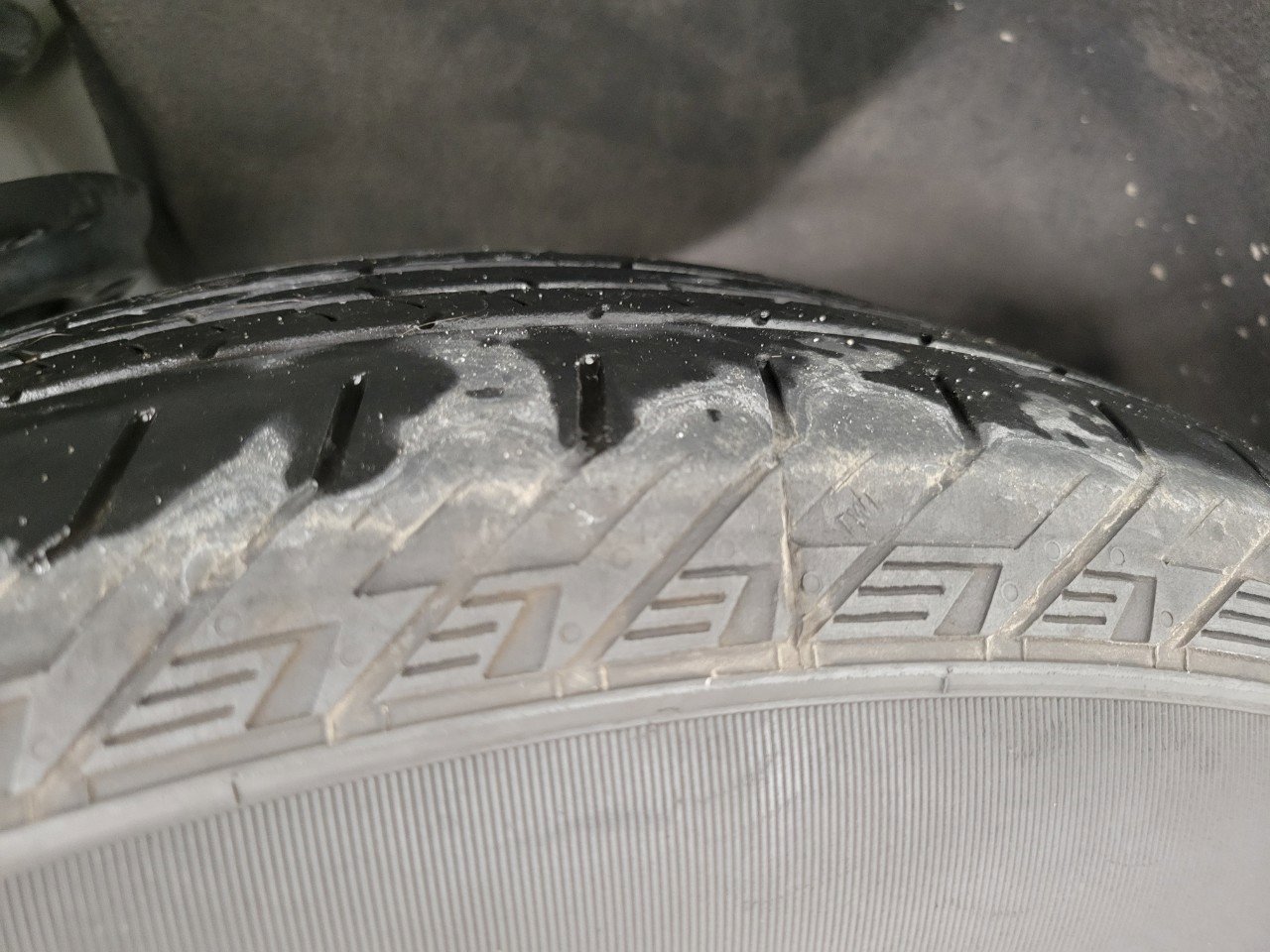 Certified 2023 GMC Acadia SLE w/ Driver Convenience Package image 5